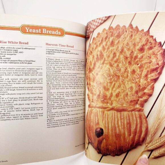 VINTAGE Delicious Baking softcover baked goods cookbook ~ 1980s recipe book - Picture 13 of 13